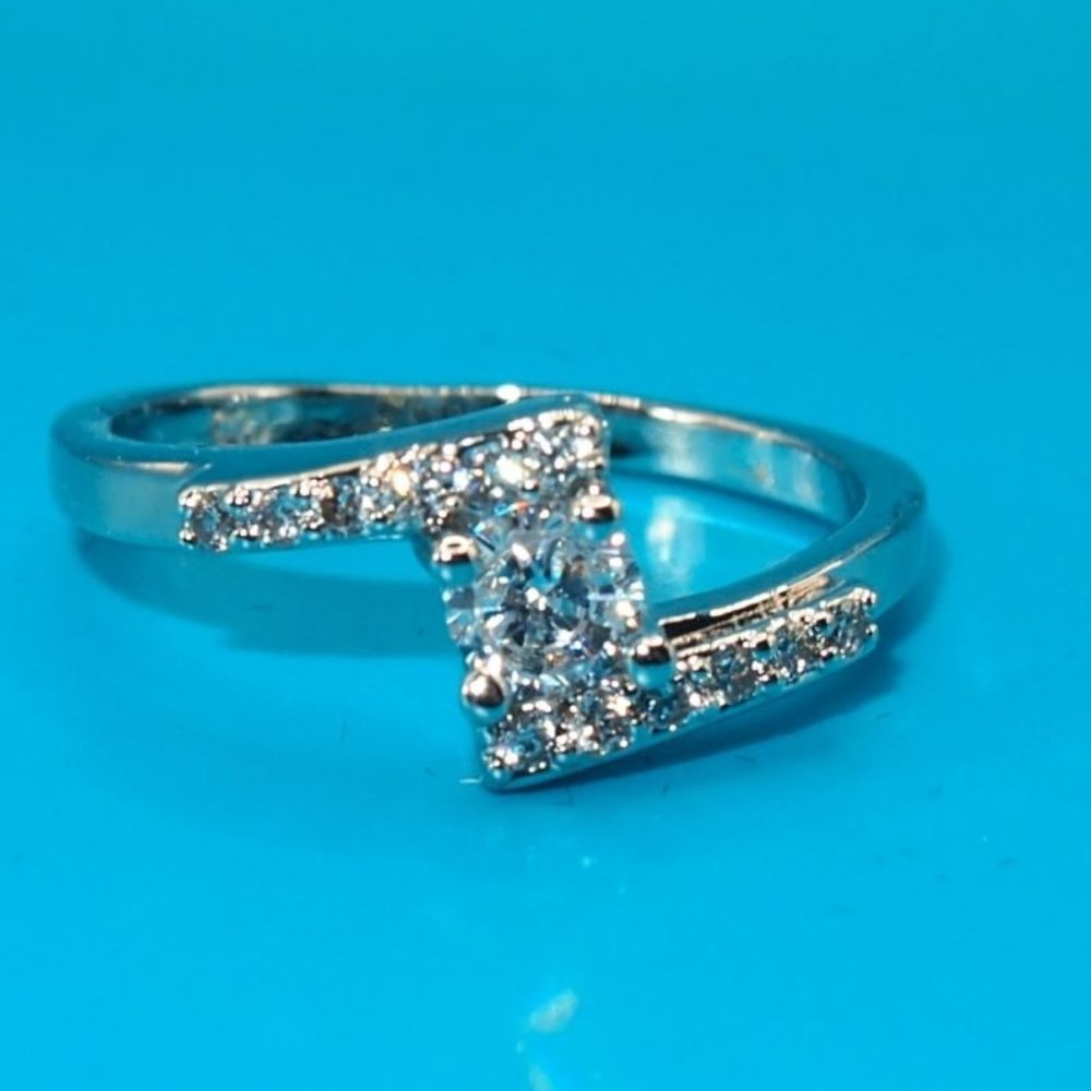 Gorgeous Ladies Diamond Ring .925 Solid Sterling Silver